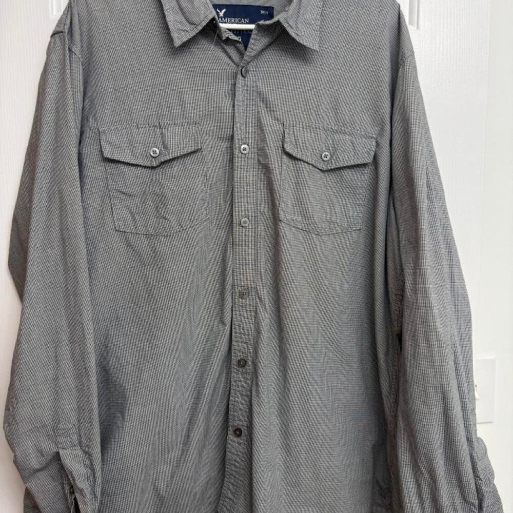 American Eagle Gray Long Sleeve Button Up Shirt